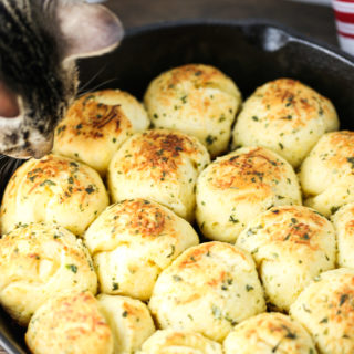 Garlic Parmesan Skillet Rolls