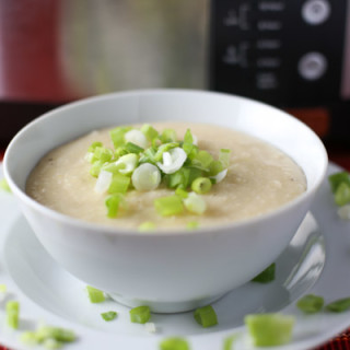 Slow Cooker Smoked Gouda Grits