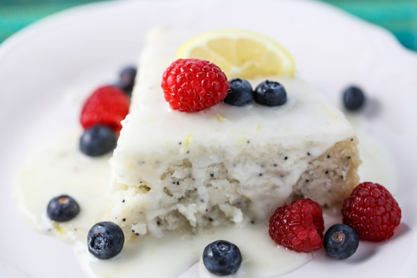 Vegan Lemon Poppyseed Cake