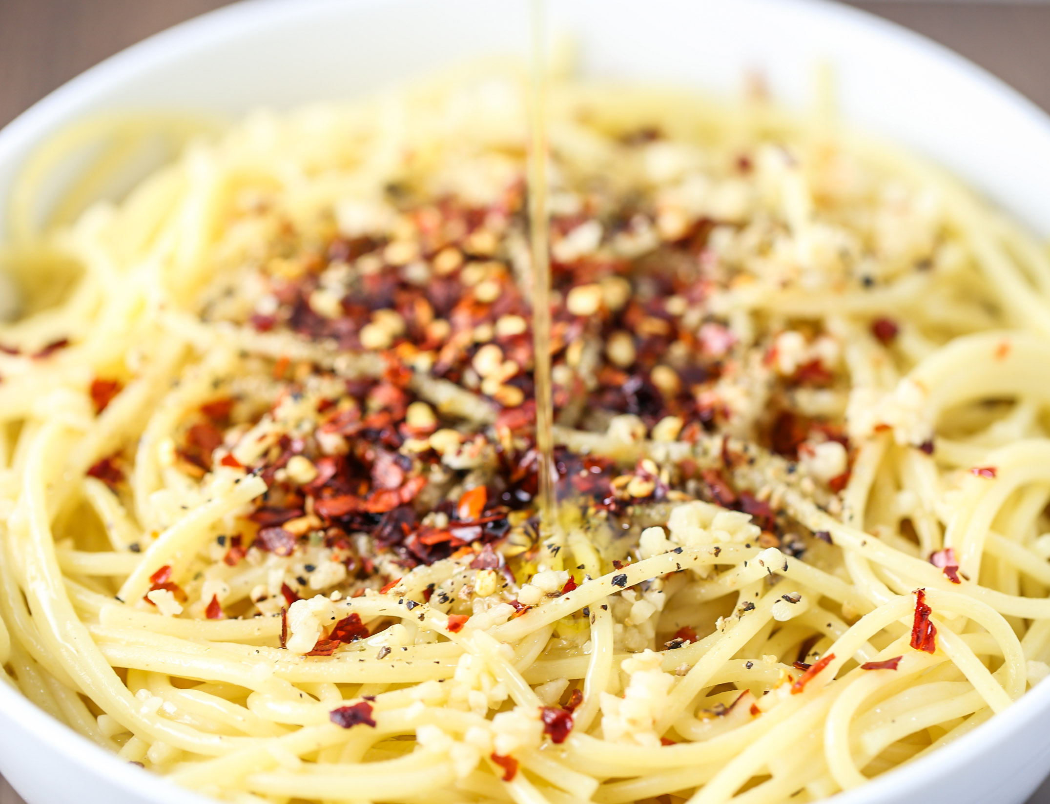 Simple & Spicy Garlic Spaghetti