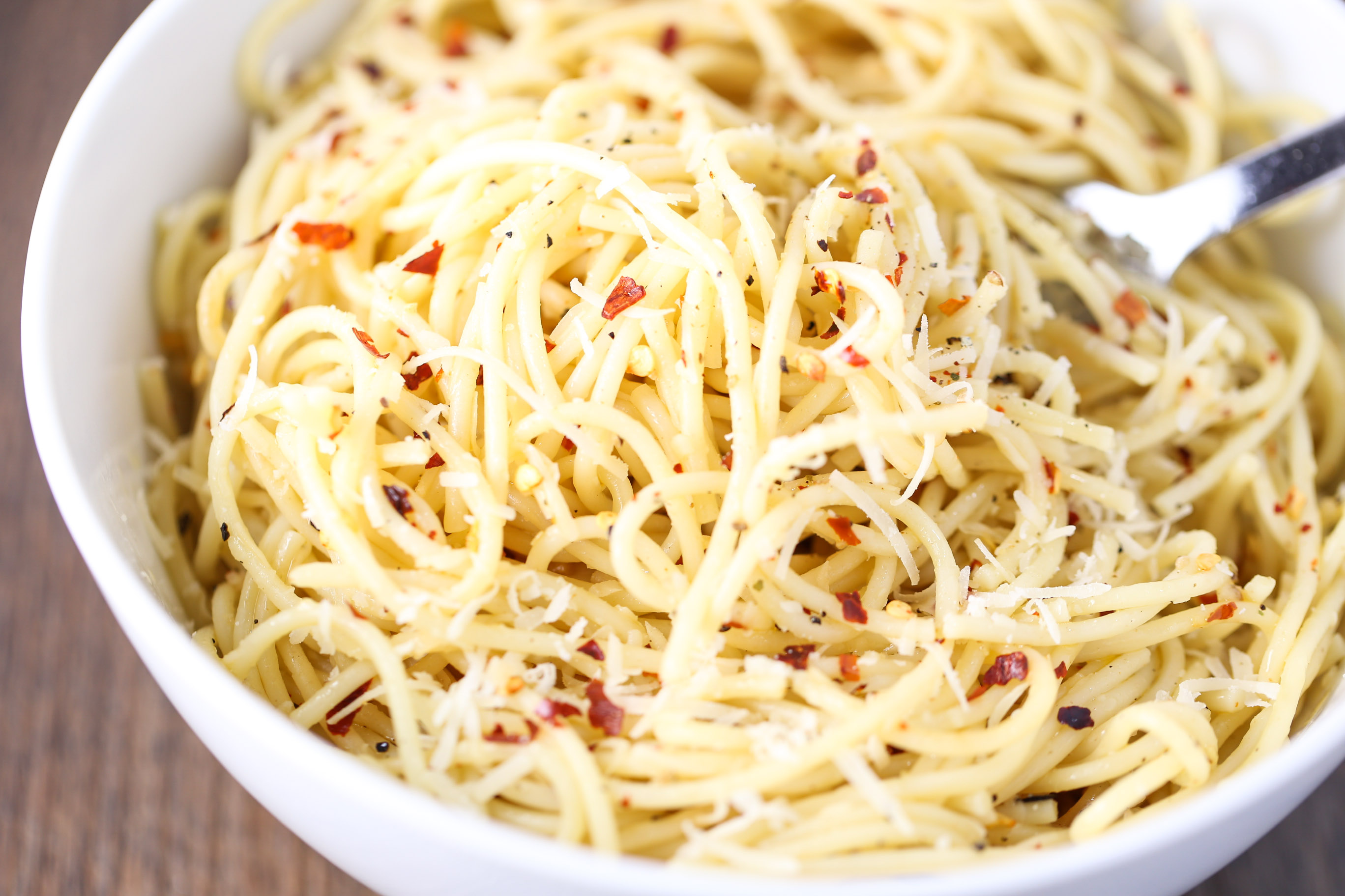 Simple & Spicy Garlic Spaghetti
