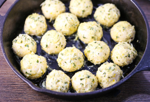 Garlic Parmesan Skillet Rolls