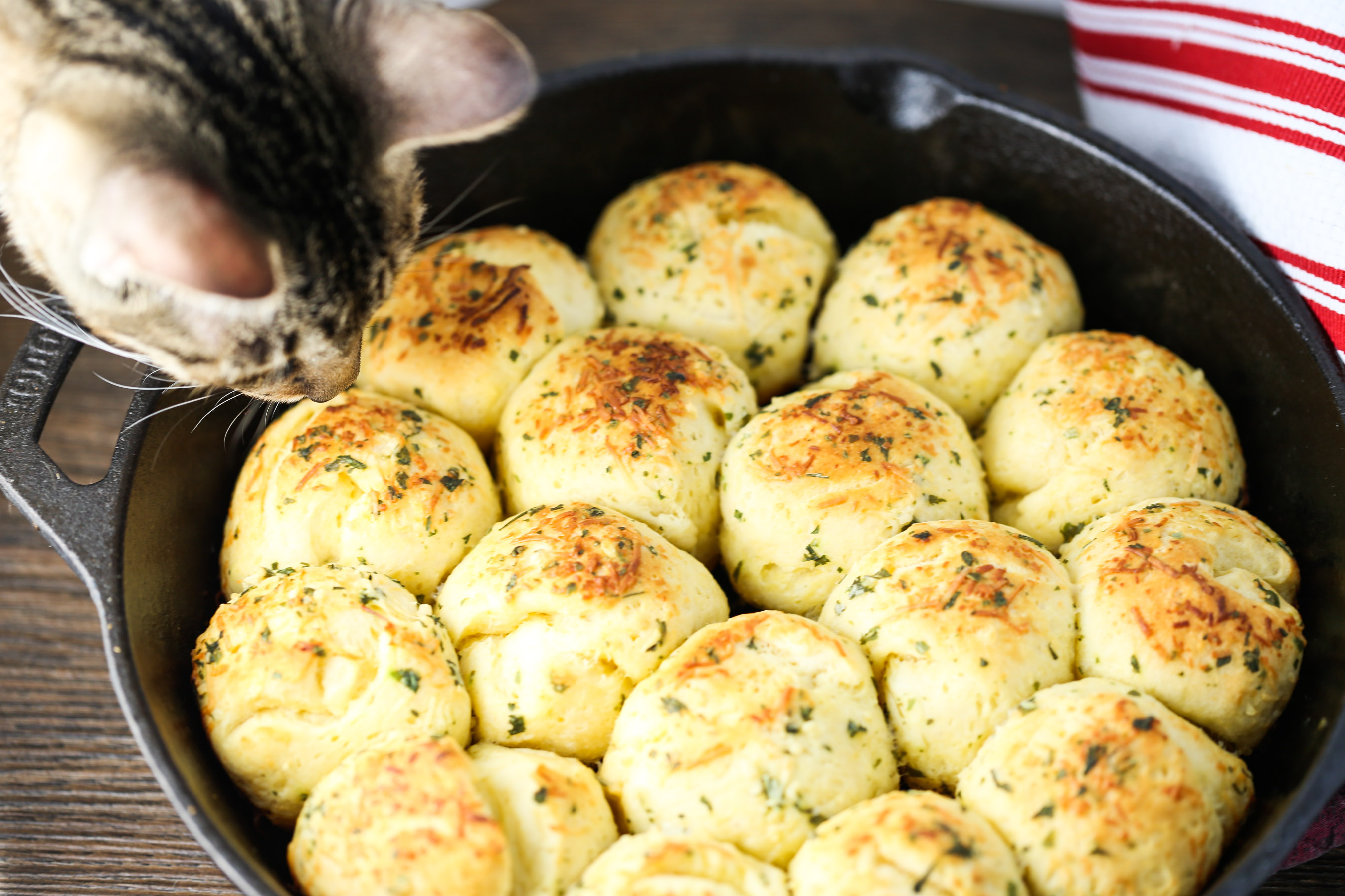 Garlic Parmesan Skillet Rolls