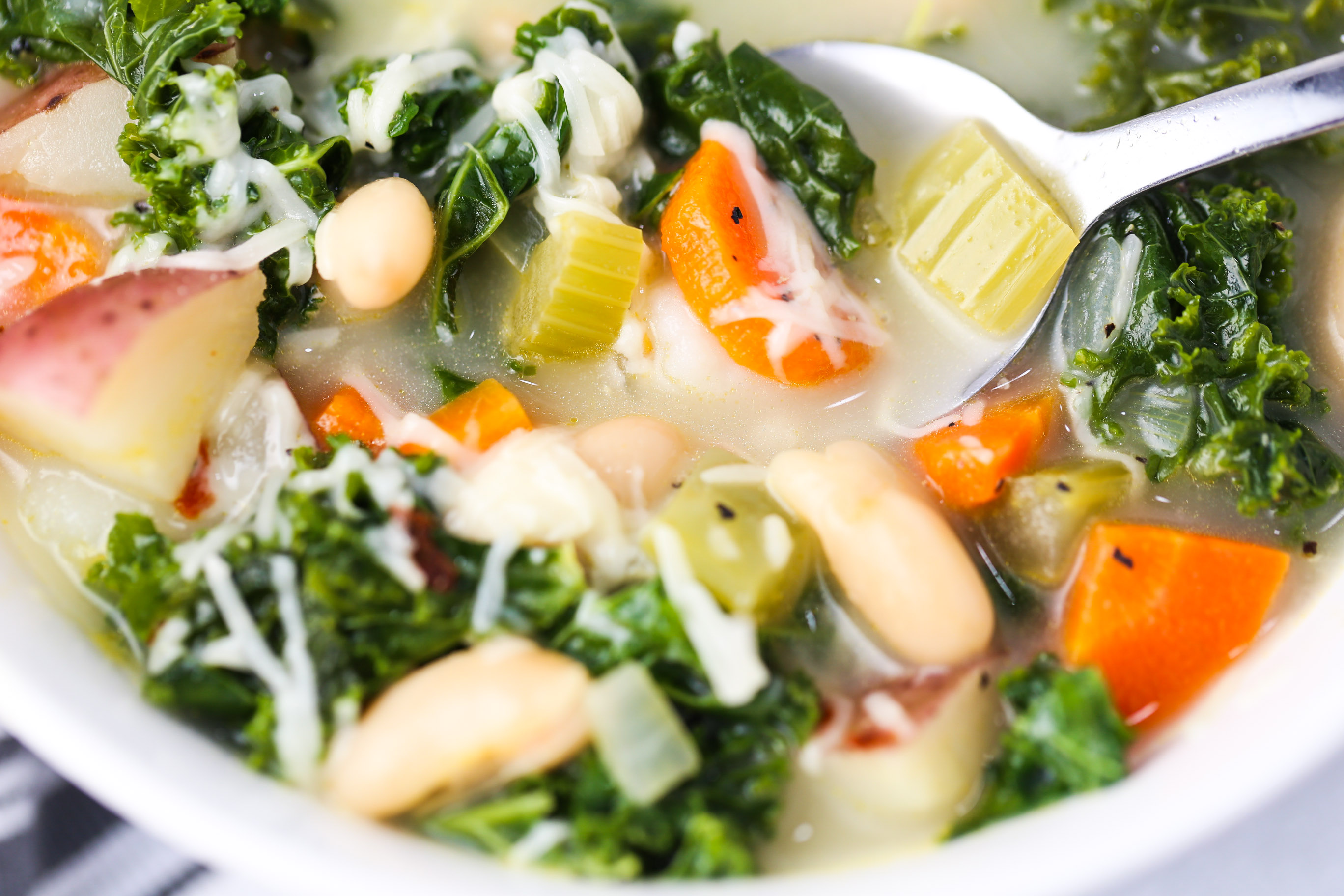 Veggie Bean Kale Soup - Tabs & Tidbits